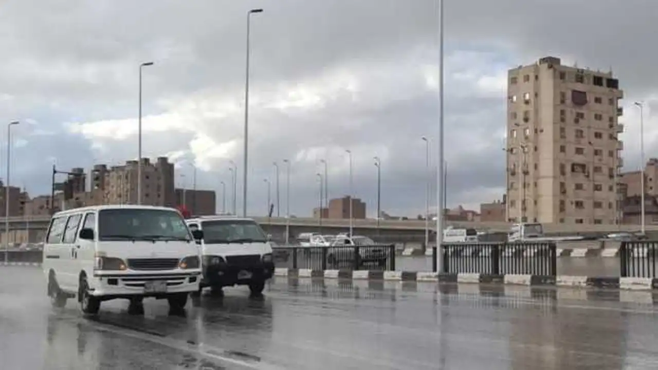 توقعات الطقس غدا تشير إلى أجواء باردة صباحا وفرص سقوط أمطار متفرقة